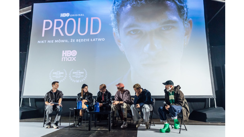 Proud | Pokaz serialu na Openerze