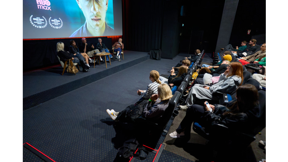 Proud | Pokaz i panel w ramach LOT Kino Letnie: W Stronę Zachodzącego Słońca!